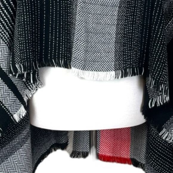 Merona Scarf Wrap Shawl Oblong Fringe Black Red White Plaid Women’s One Size - Picture 9 of 12